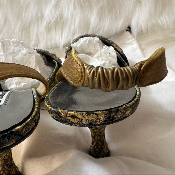 Manolo Blahnik Mayslibi 50💚 - Picture 9 of 9